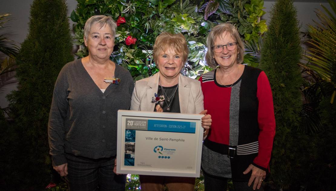 De gauche à droite : Madame Pauline Bissonnette, Madame Marlène Bourgault et Madame Suzane Pichette. Photo de courtoisie.