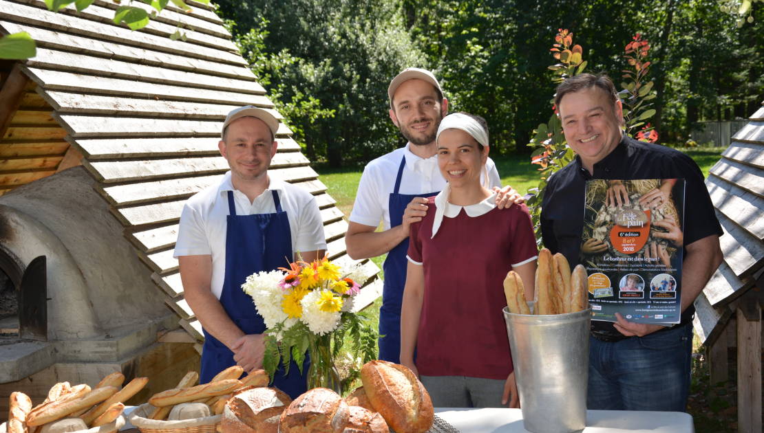 Des experts pour pétrir le pain : Anthony Le Clost, Émilie Vallières et Charles Létang accompagnés d’André Anglehart.