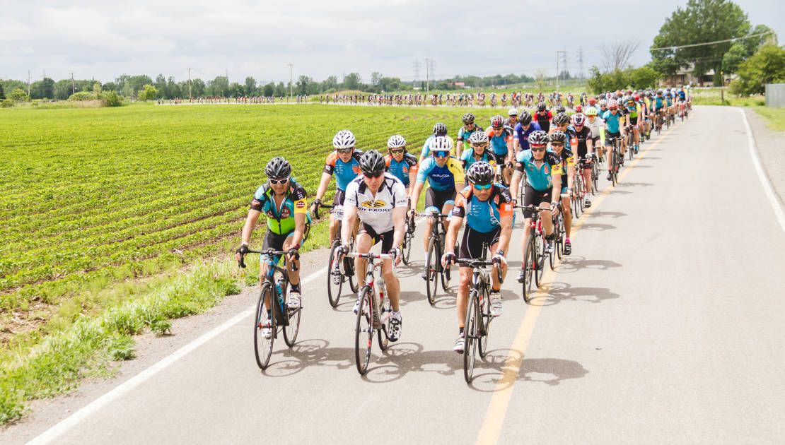 La Boucle est un évènement spectaculaire qui donne l’occasion de se rassembler pour encourager les cyclistes.