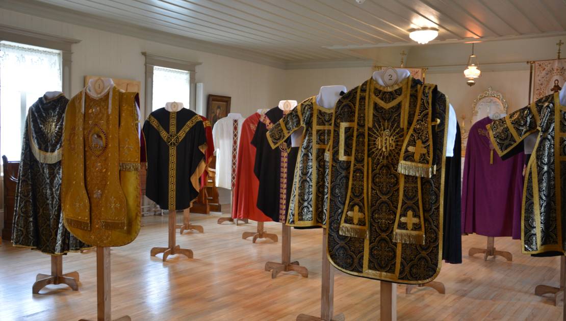 L'exposition Des vêtements Si précieux.