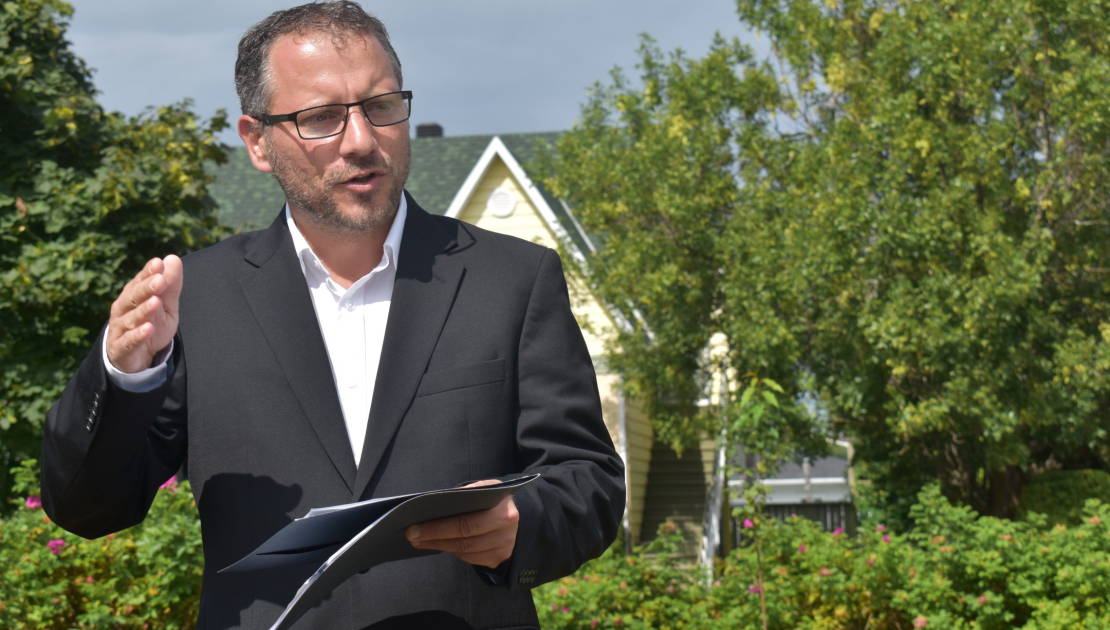 Simon Bérubé s’engage à protéger l’accord Ottawa-Québec concernant les places en garderies