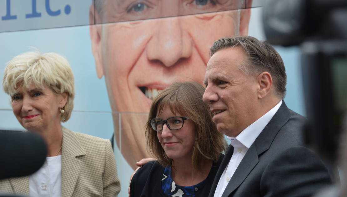Isabelle et François Legault ont accueilli à bras ouverts leur candidate dans Côte-du-Sud, Marie-Ève Proulx.