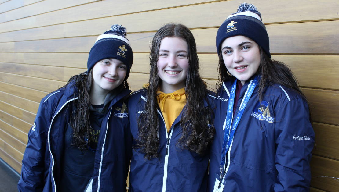 Mégan Mercier, Alexandrine Parent et Évelyne Bérubé, représentantes de Chaudière-Appalaches en hockey féminin.