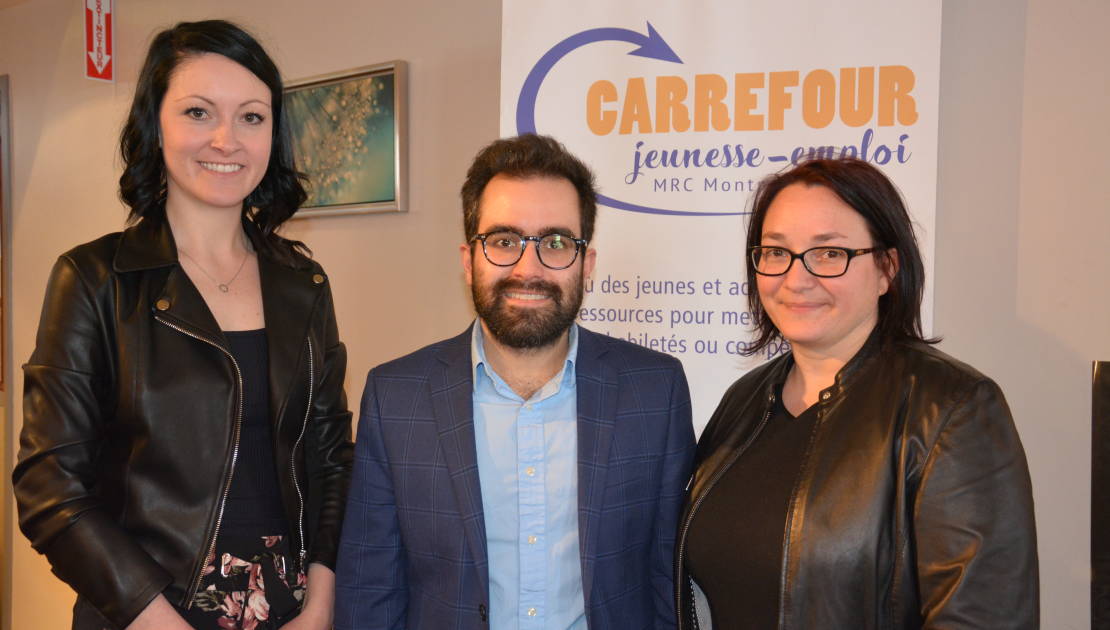 De gauche à droite sur la photo: Mélissa Talbot Blais, présidente du CJE, Maxime Létourneau, président d’honneur et Caroline Gimbert, directrice générale.