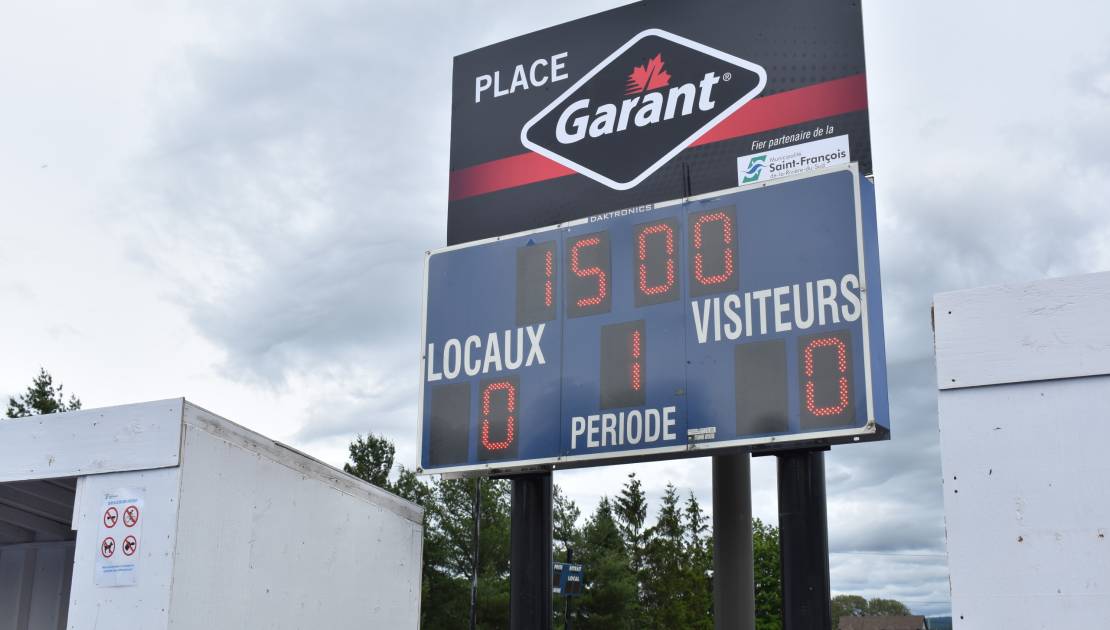 Saint-François inaugure sa nouvelle surface de dek hockey