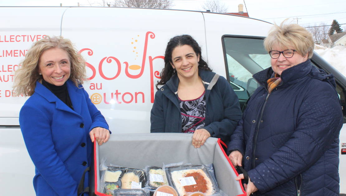 Chantal Caron, du CISSS-CA, Sylvie Fortin et Ginette Desbiens de l’organisme Soupe au Bouton.