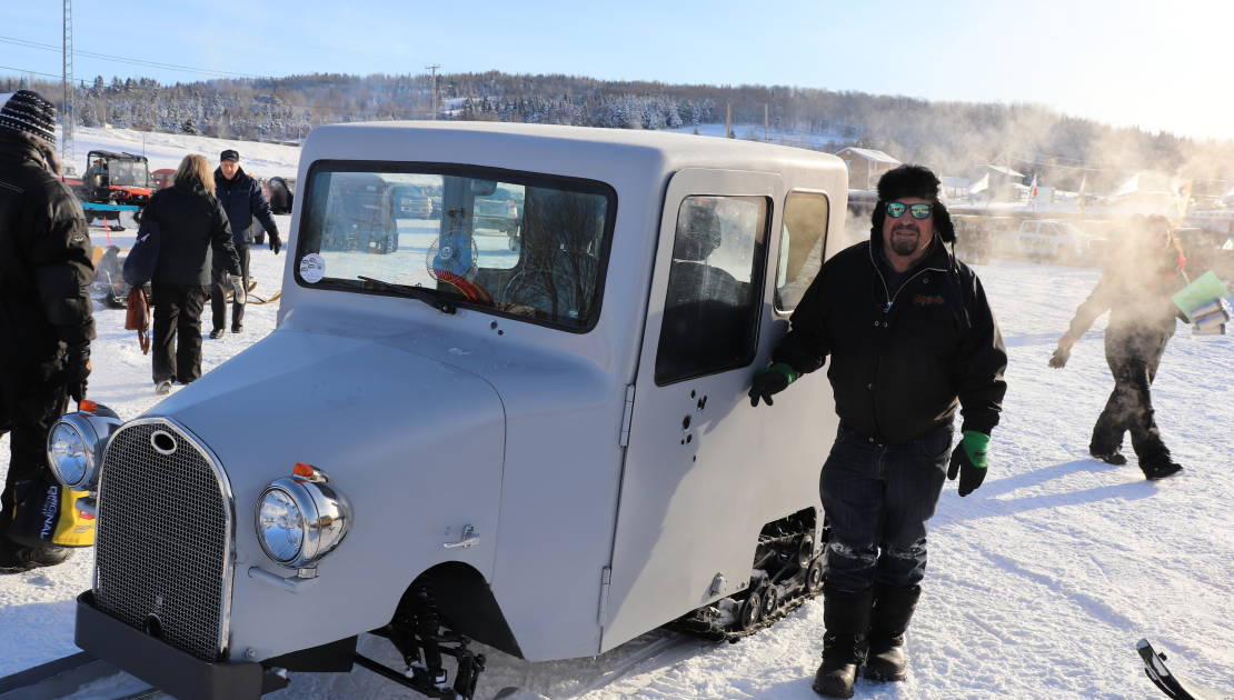 Réal Brouillette de Saint-Stanislas a fait lui-même son snowmobile avec de l’aluminium en partant d’un Fort 29. Il l’a nommé Bunny and Clyde.