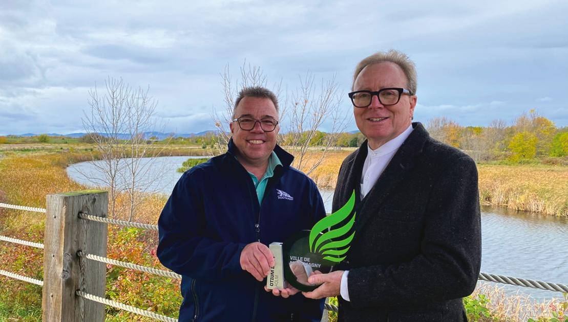 Marc Laurin, maire de la Ville de Montmagny, et Jean-François Roy, directeur du Service des loisirs. (Photo de courtoisie)