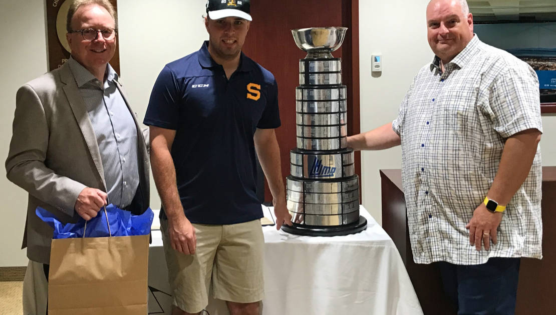 Marc Laurin, maire de Montmagny, Antoine Coulombe et Jessy Croteau, conseiller municipal et responsable des sports, des loisirs et de la vie communautaire. (photo de courtoisie)