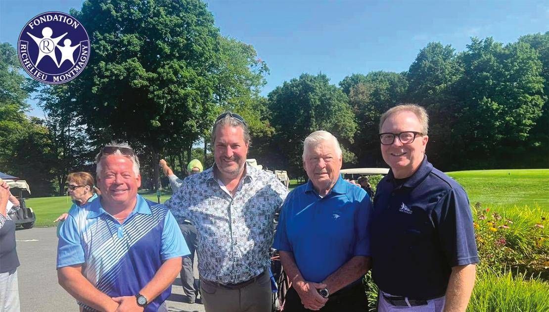 Les co-présidents d’honneur Dr Luc Dumont et Pierre Dumont, accompagnés du député de Côte-du-Sud, Mathieu Rivest, et du maire de Montmagny, Marc Laurin. (Photo de courtoisie)