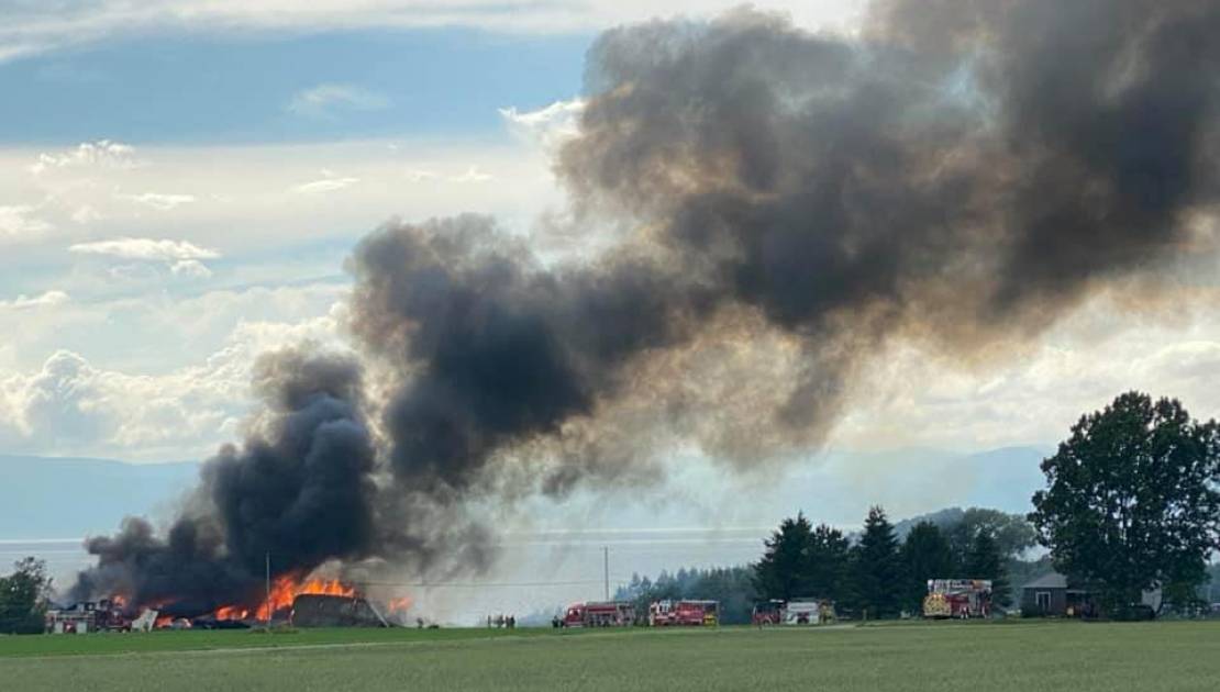 L'incendie du mercredi 14 juillet à la Ferme Duval. (Photo courtoisie: Guillaume Leclerc)