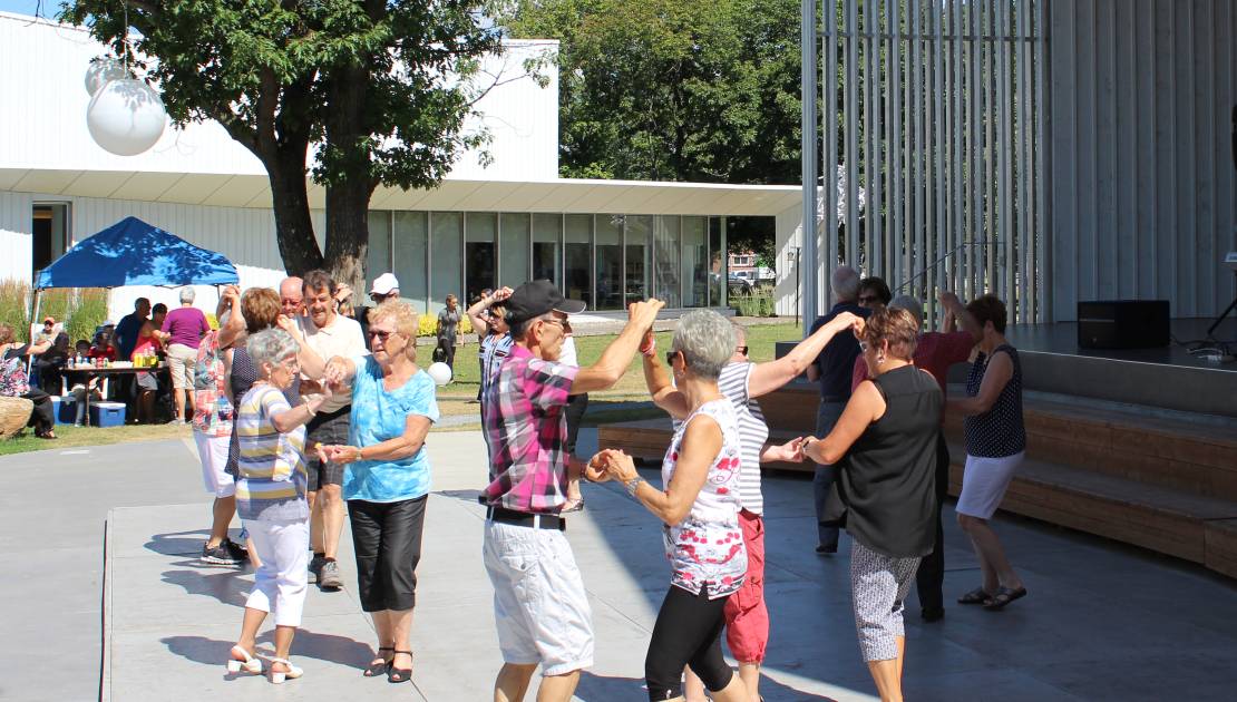 On danse à la place Montel