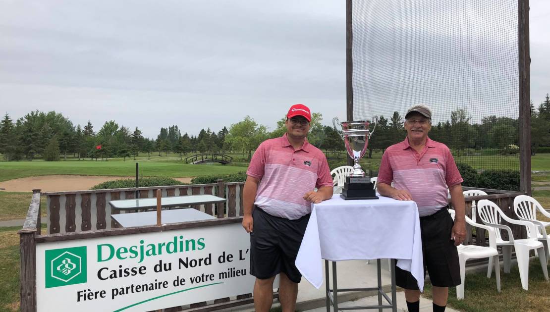 Jason St-Laurent et Reginald Lachance du Club de golf Saint-Pamphile.