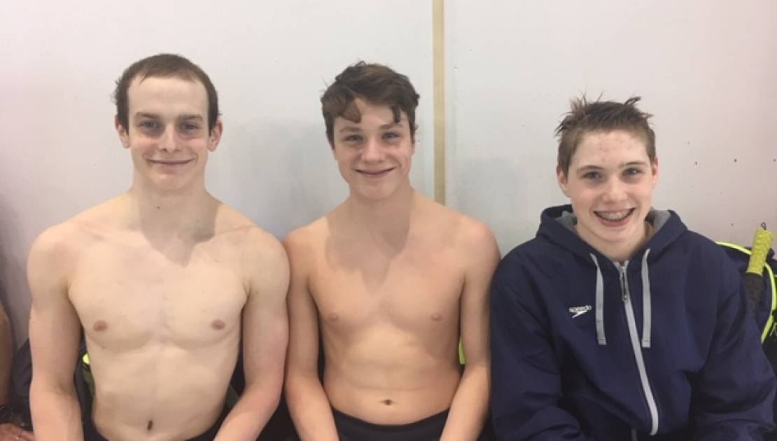 Les trois nageurs, de gauche à droite, Sébastien Carrier, Thomas Richard et Ludovic Lamonde.