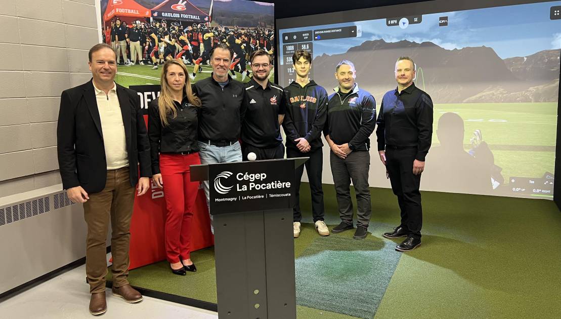 L’organisation du campus de Montmagny, l’entraîneur, l’un des joueurs et les partenaires du projet lors de la conférence de presse pour présenter le nouveau programme de golf mixte. Crédit photo : Édouard Bérubé.