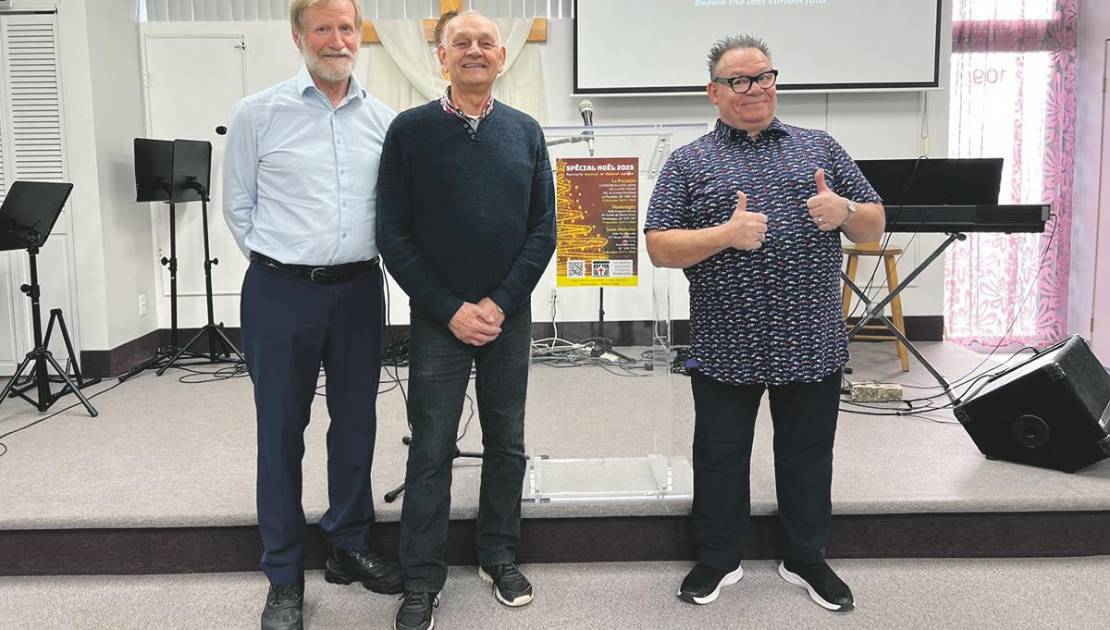 De gauche à droite, Yves Bellemare de l’Assemblée Vie Nouvelle Beauce-Bellechasse, François Labelle de l’Église Centre Vie Abondante et Chapelle La Poc, ainsi que Daniel Julien de Mission Dernier Acte. Crédit photo : Édouard Bérubé.
