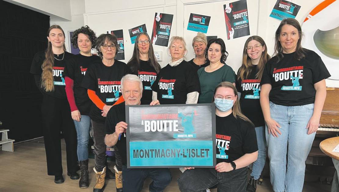 Le Journal a rencontré plusieurs organismes au Café Tempête de Saint-Jean-Port-Joli pour parler du mouvement Le communautaire est à “boutte”. Crédit photo : Édouard Bérubé.