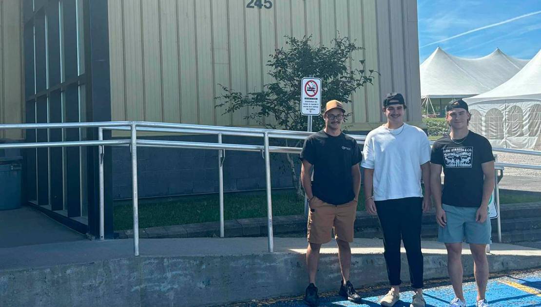 Les trois membres qui ont ramené les Forestiers de Saint-Pamphile : Bryan Pellerin, Gabriel Lizotte et Joey Pelletier. Crédit photo : Joey Pelletier.