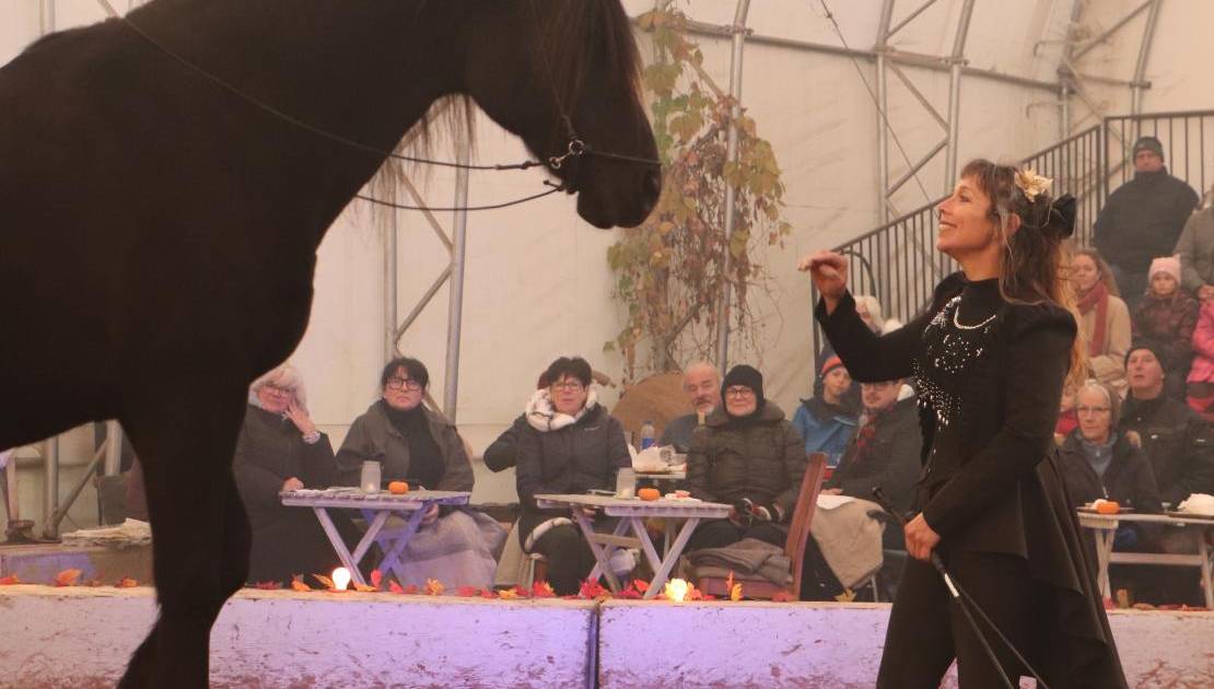 Luna Caballera fête ses 25 ans sous un paysage d’automne