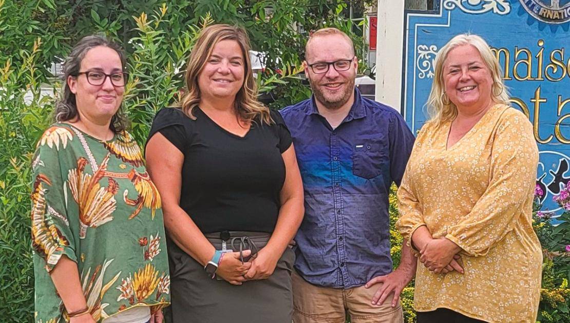 Mélissa Boilard, directrice du Trait d’Union, Marie-Eve Langlois, chef de programme santé mentale et dépendance, Olivier Bélanger-Nadeau, organisateur communautaire et Renée Hébert, directrice de L’Ancre. Photo de courtoisie.