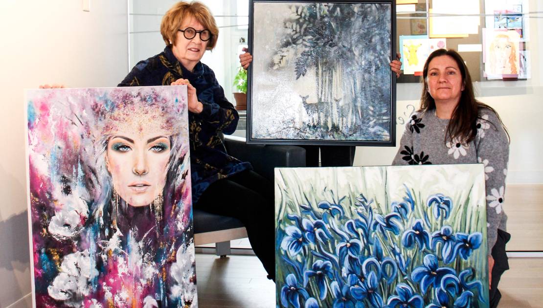 Des oeuvres d’art de l’artothèque à la bibliothèque de Montmagny. Photo de courtoisie.