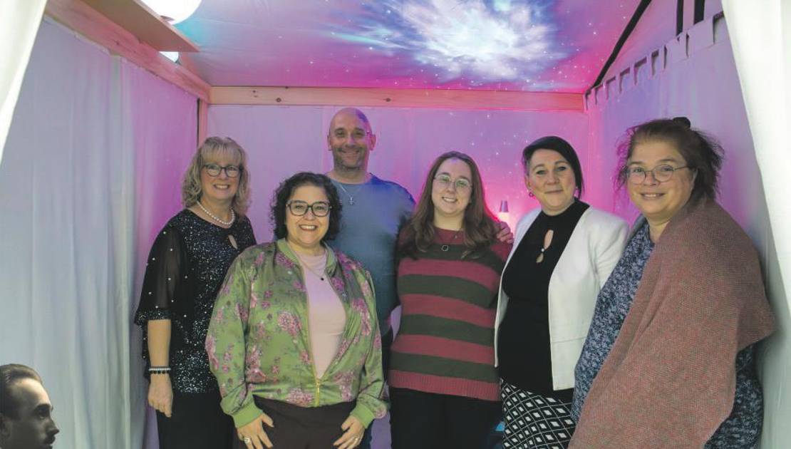 Tous ceux qui ont contribué à la salle sensorielle. Photo de courtoisie.