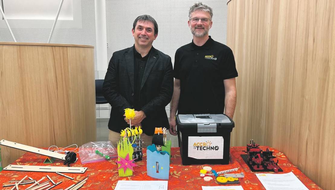 Le directeur général d’Accro de la Techno, Eric Dufresne, en compagnie du président du conseil d’administration, Sylvain Dufour. Crédit photo : Édouard Bérubé.