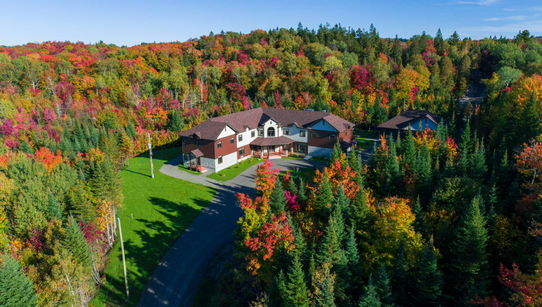 Vue aérienne de la Maison l'automne. (Photo de courtoisie)