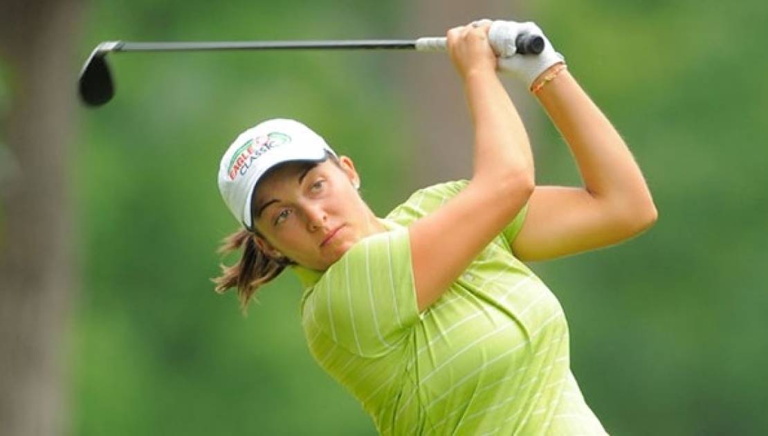 Sara-Maude Juneau en action alors qu’elle jouait sur les circuits professionnels (photo: Golf Canada).
