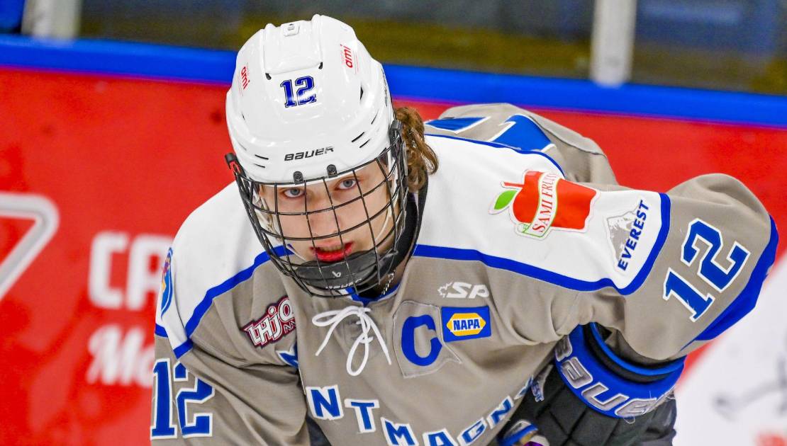 Tommy Bouchard a enfilé son premier des séries éliminatoires lors du second match. Crédit photo : Yannick David.