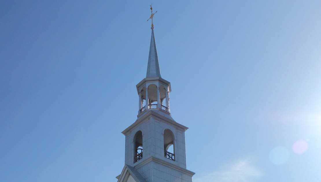 Le clocher de l'église à Saint-Pierre. (Crédit photo: Emmanuelle Leblanc)