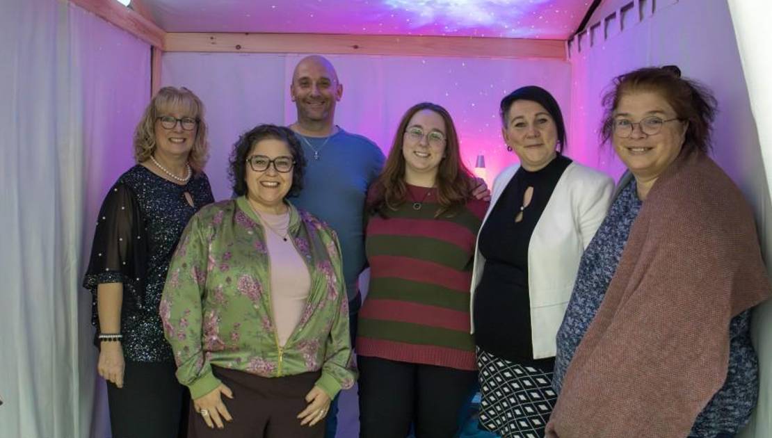 Tous ceux qui ont contribué à la salle sensorielle. Photo de courtoisie.