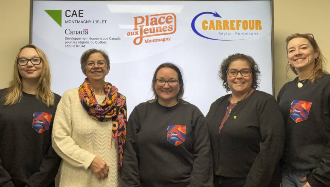 De gauche à droite : Frédérique Petitclerc agente de migration Place aux jeunes MRC de Montmagny, Mireille Thibault directrice générale CAE Montmagny-L’Islet, Caroline Gimbert directrice générale Carrefour Région Montmagny, Christine Talbot conseillère en communication et développement local CAE Montmagny-L’Islet et Annik Lachance agente de projet Carrefour Région Montmagny.