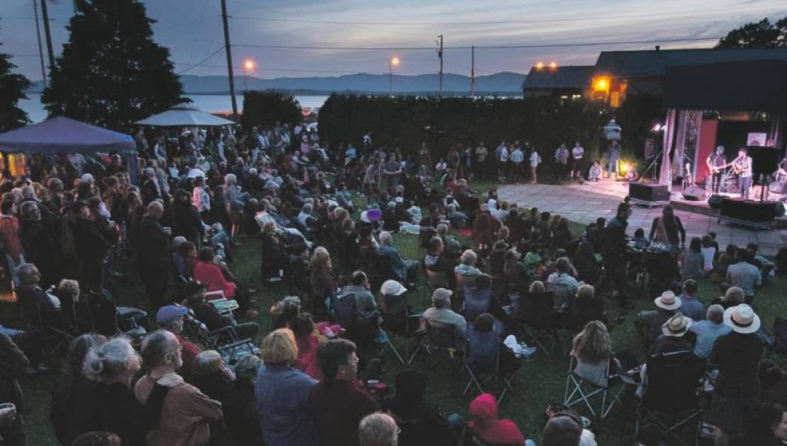 Une multitude de gens étaient présents lors du festival. (Crédit: Le Refrain).