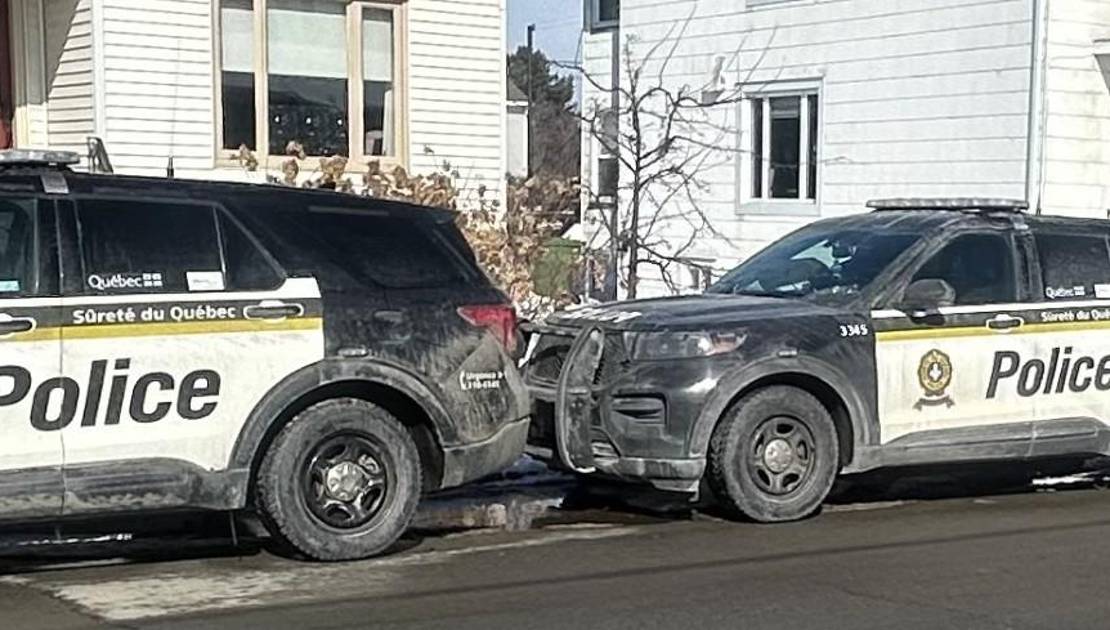 Les policiers lors des arrestations.