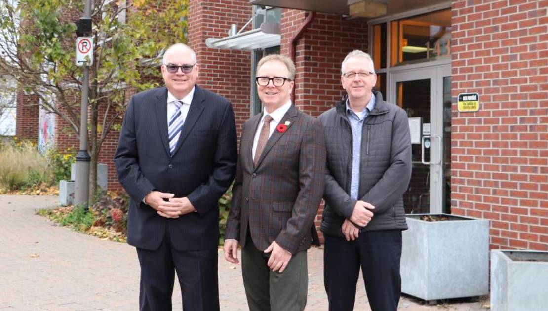 Carl Provencher, évaluateur agréé, Marc Laurin, maire de Montmagny, et André Lévesque, directeur du Service des finances.