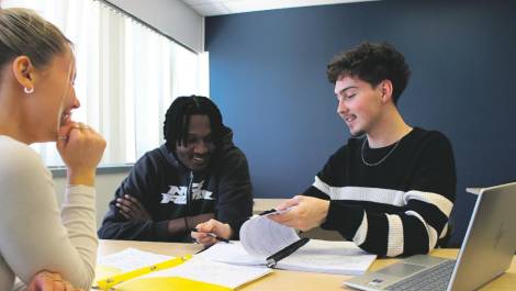Jonathan Pelletier organise une campagne de financement sur La Ruche qui se nomme Ensemble pour la réussite scolaire pour l’aider à doter son équipe d’outils technologiques modernes et écologiques. Crédit photo : Jonathan Pelletier.