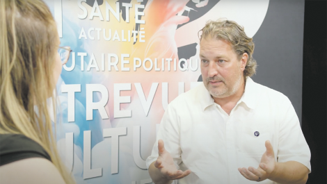 Le député en entrevue dans les studios du Journal.