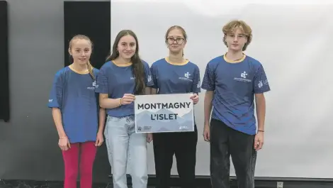 Quatre des cinq jeunes magnymontois qui représentent la région aux Jeux du Québec. Photo de courtoisie.
