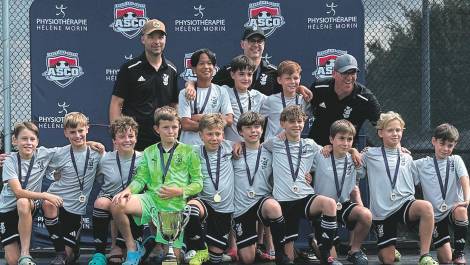 L’équipe U12 Lévis-Est de Montmagny a remporté son premier tournoi de la saison. Crédit photo : Guillaume Larochelle.