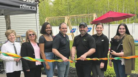 Guylaine Aubin, Manon Dionne, Aimé Isimbi , Martin et Marc-André Chabot, Marie-Pier Jolicoeur et Kelly-Ann Bélanger. (Photo de courtoisie)