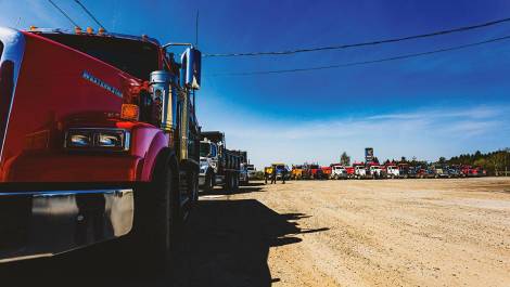 Les camionneurs prêts pour le départ à Saint-François.