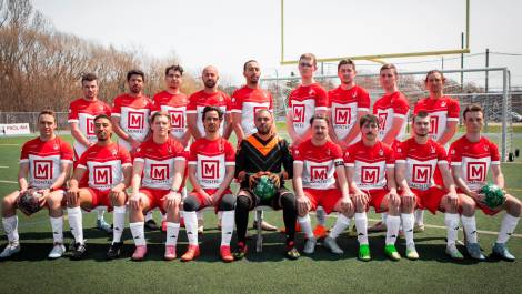 L’équipe est toujours à la recherche de commanditaires pour la saison à venir et invite les entreprises à faire partie du soccer senior à Montmagny. Crédit photo : Le club de soccer senior OK Pneus André Ouellet de Montmagny.