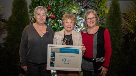 De gauche à droite : Madame Pauline Bissonnette, Madame Marlène Bourgault et Madame Suzane Pichette. Photo de courtoisie.