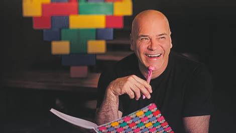 L’humoriste Daniel Grenier avec son spectacle en rodage intitulé Cœur d’enfant. Crédit photo : La Vitrine.