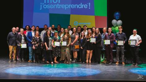 Les lauréats et participants au Gala régional. (Photo de courtoisie)