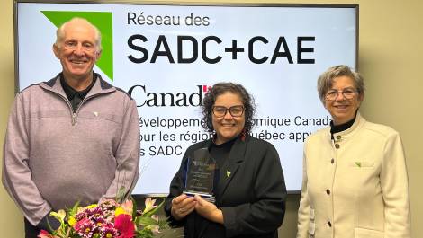Denis Lavoie, président; Christine Talbot, conseillère en communication et développement local et Mireille Thibault, directrice générale du CAE. (Photo de courtoisie)