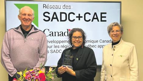 Denis Lavoie, président; Christine Talbot, conseillère en communication et développement local et Mireille Thibault, directrice générale du CAE. (Photo de courtoisie)
