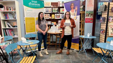 De gauche à droite : l’intervenante en santé mentale au Trait d’Union, Vanessa Grégoire-Lessard, et la directrice générale du Trait d’Union, Mélissa Boilard.