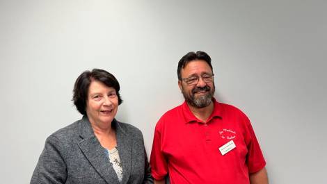 Jocelyne Caron, maire de la Municipalité de Cap-Saint-Ignace et Harold Bouffard, président des Marchands de Bonheur. (Photo de courtoisie)